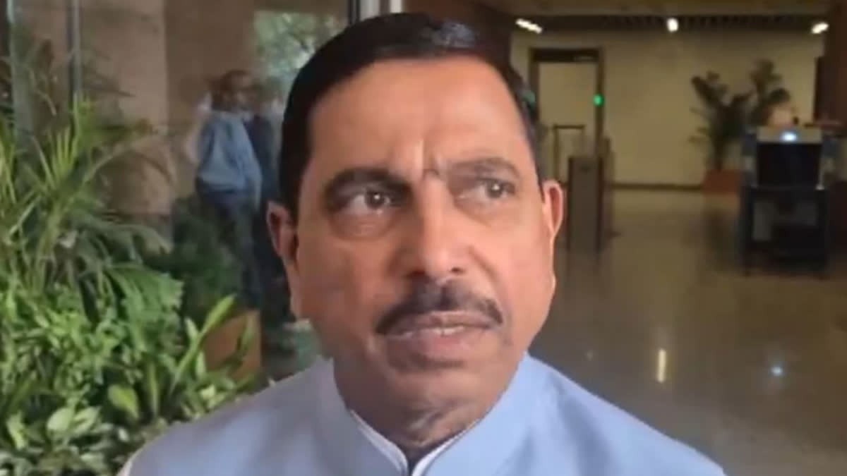 সকলো তথ্য পৰ্যালোচনা কৰি আছো: কেন্দ্ৰীয় শিক্ষামন্ত্ৰী হিচাপে দায়িত্ব গ্ৰহণ কৰি কি ক’লে প্ৰহ্লাদ যোশীয়ে?
