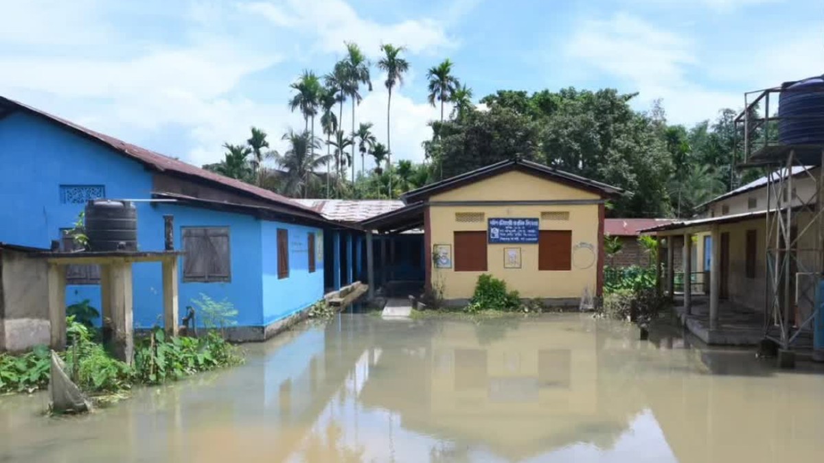 বানৰ শেহতীয়া খবৰ: ৮ জিলাৰ ২,১২,৪৪১ গৰাকী লোক এতিয়াও বানত আক্ৰান্ত, মৃতকৰ সংখ্যা হ’লগৈ ৮০ জন