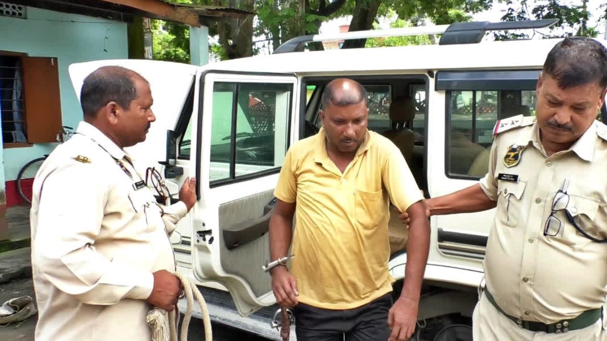 নিজৰ নাতিনীক বিক্ৰী কৰাৰ গুৰুতৰ অভিযোগ: গুৱাহাটী বিমানবন্দৰৰ পৰা গ্ৰেপ্তাৰ তেজপুৰৰ অভিযুক্ত ককাক