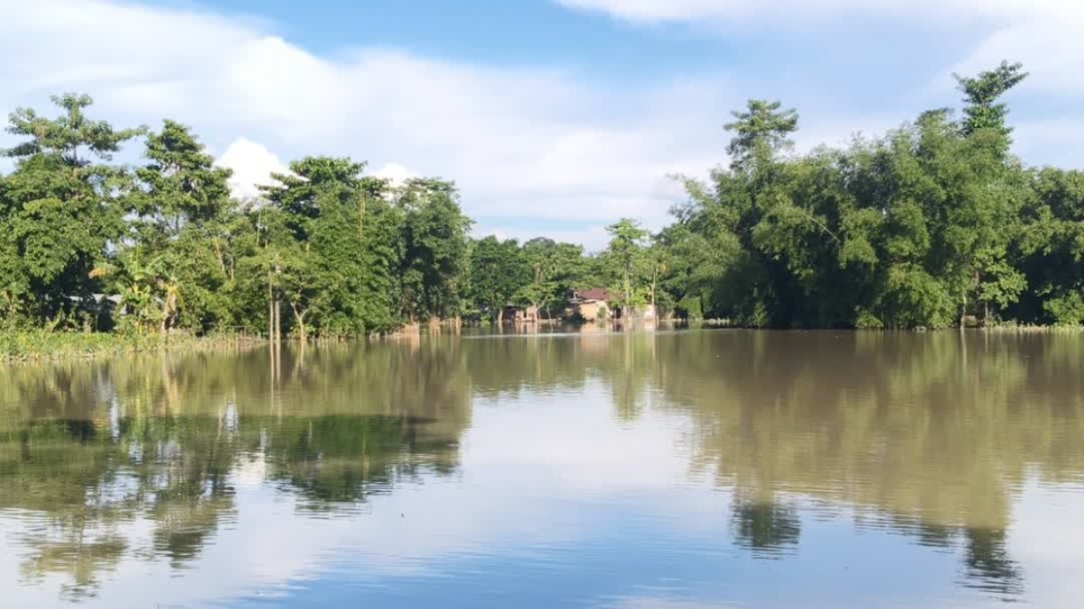 দুৰ্বিষহ জীৱন কটাইছে উত্তৰ-পশ্চিম যোৰহাটৰ বন্যাৰ্ত ৰাইজে