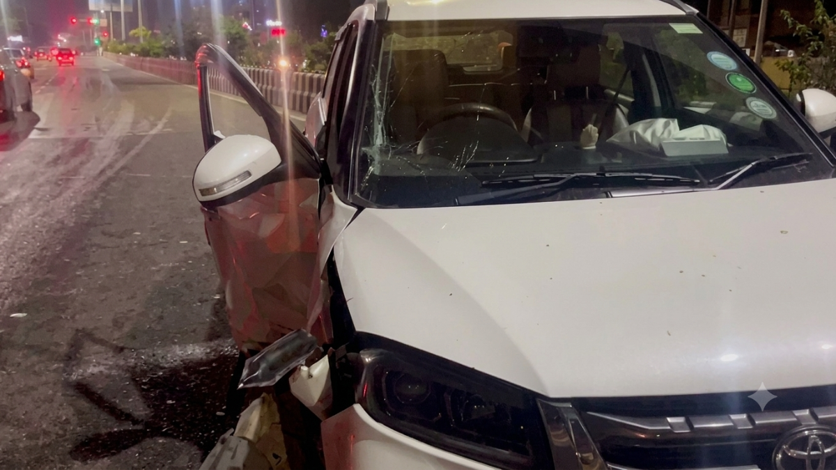 গুৱাহাটীৰ এবিচি পইণ্টত দ্ৰুতবেগী বাহনৰ নিয়ন্ত্ৰণ হেৰুৱাই ডিভাইডাৰত প্ৰচণ্ড খুন্দা, গুৰুতৰভাৱে আহত চালক
