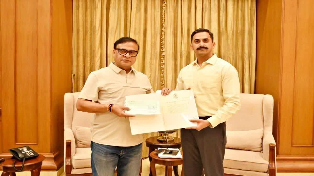 মুখ্যমন্ত্ৰী হিমন্ত বিশ্ব শৰ্মালৈ সহায়ৰ হাত ঝাৰখণ্ডৰ মুখ্যমন্ত্ৰীৰ : আগবঢ়ালে ৩ কোটি টকা