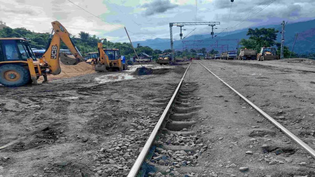 উত্তৰ-পূব সীমান্ত ৰে'লৱেৰ অধীনত লামডিং-বদৰপুৰ পাহাৰ লাইনৰ মেৰামতি এতিয়াও সম্পূৰ্ণ হোৱা নাই