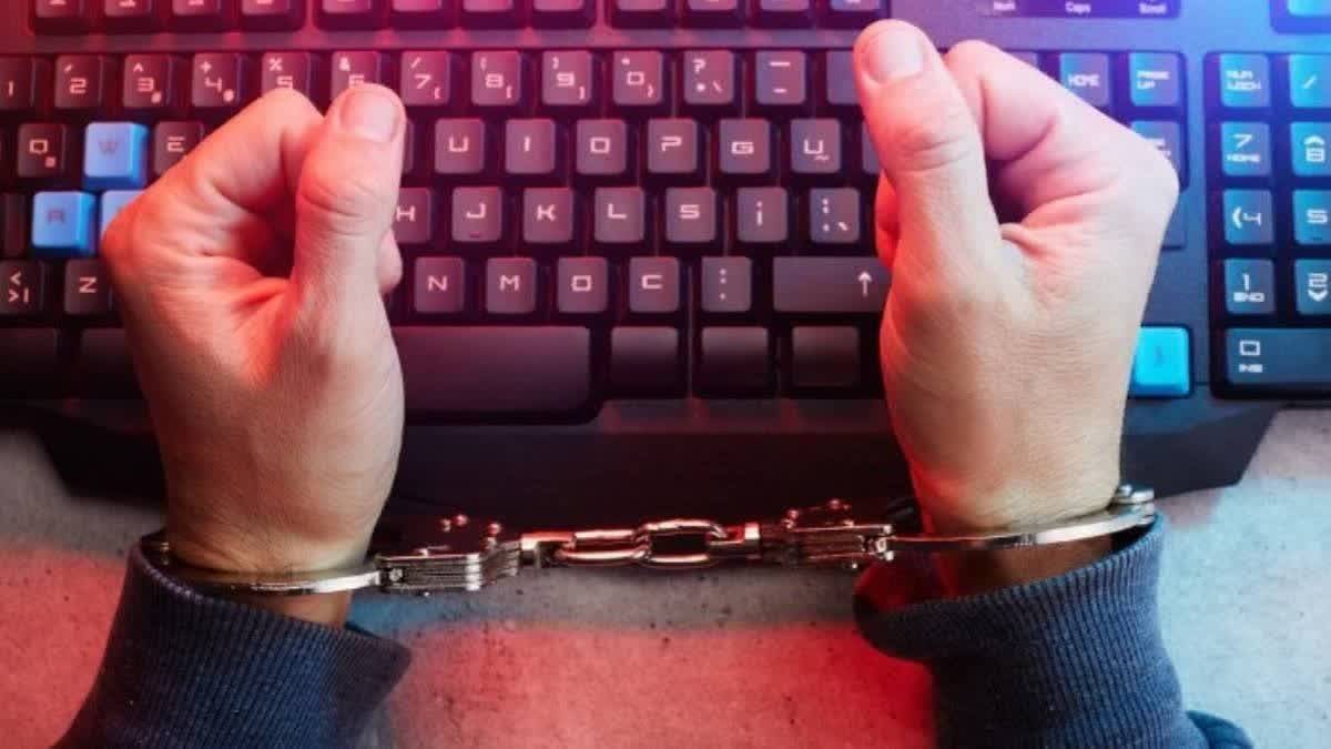 সেনা-নৌসেনাৰ গোপনীয় তথ্য ফাদিলৰ অভিযোগত পাকিস্তানী চোৰাংচোৱা গ্ৰেপ্তাৰ