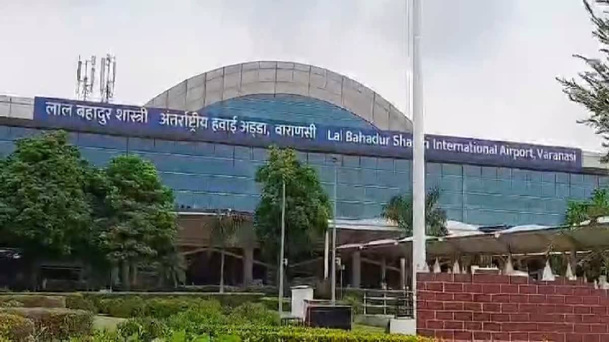 লাল বাহাদুৰ শাস্ত্ৰী আন্তঃৰাষ্ট্ৰীয় বিমান বন্দৰত যাত্ৰীৰ অনুজ্ঞাপত্ৰপ্ৰাপ্ত বন্দুকৰ পৰা আকস্মিক গুলীচালনা