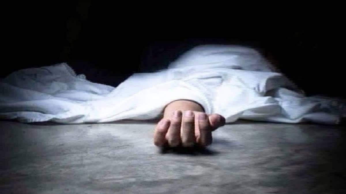 দক্ষিণ মুম্বাইৰ নেভী নগৰত ভাৰতীয় নৌসেনাৰ জোৱান, পত্নী আৰু দুটা শিশুৰ ৰহস্যজনক মৃত্যু