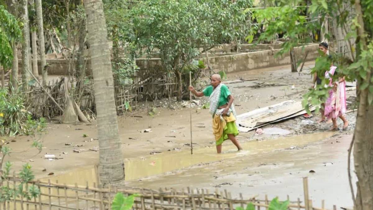 অসমৰ বান পৰিস্থিতি: উন্নতিৰ দিশে ৰাজ্য, এতিয়াও প্ৰভাৱিত ৩২ হাজাৰ লোক, মৃতকৰ সংখ্যা ১০৫ লৈ বৃদ্ধি