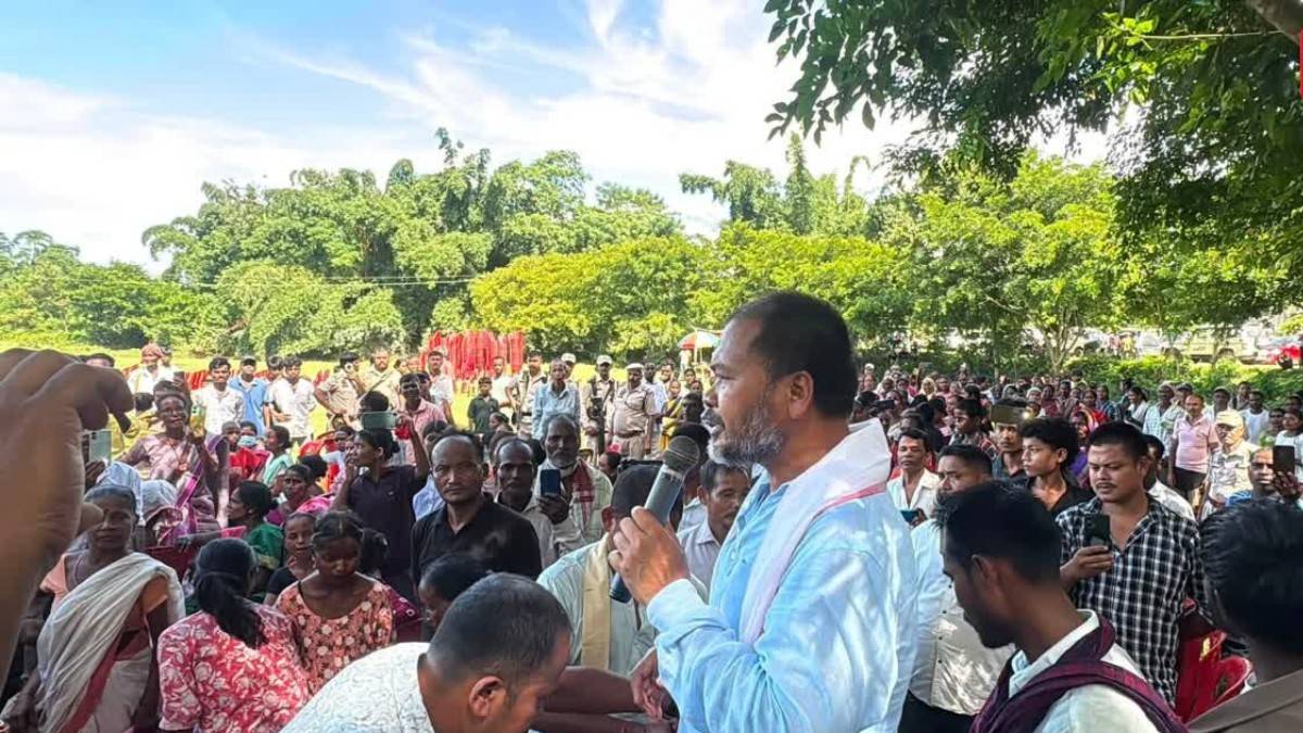 অখিল গগৈক শাৰীৰিক আক্ৰমণৰ ভাবুকি দিয়াৰ অভিযোগত বিজেপি বিধায়ক ময়ূৰ বৰগোঁহাইৰ বিৰুদ্ধে তিনিখন এজাহাৰ দাখিল