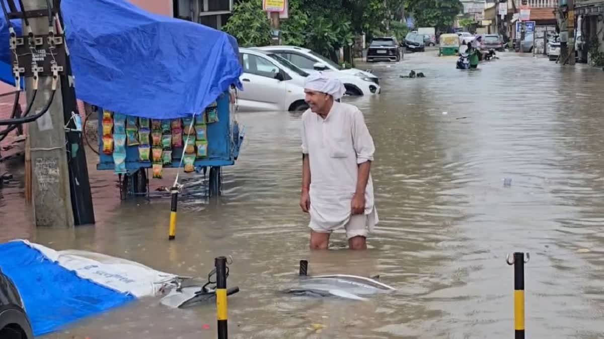 মাত্ৰ এজাক বৰষুণতেই জলমগ্ন গুৰুগ্ৰাম: দিল্লী-জয়পুৰ এক্সপ্ৰেছৱেত ৫ কিলোমিটাৰ দীঘল যান-জঁটে সৃষ্টি কৰিলে অচল অৱস্থা