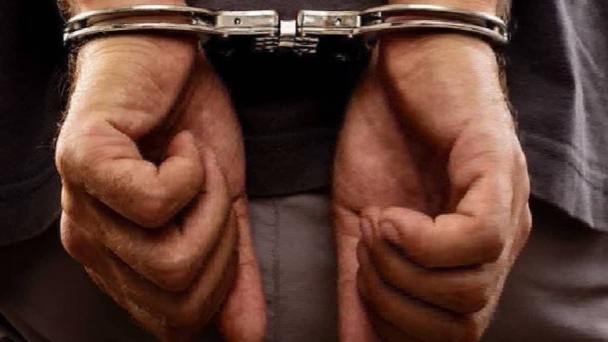 জম্মু-কাশ্মীৰৰ পুলৱামাত নিৰাপত্তা বাহিনীৰ বৃহৎ সফলতা: গ্ৰেপ্তাৰ দুগৰাকী সন্দেহযুক্ত অভাৰ গ্ৰাউণ্ড ৱৰ্কাৰ
