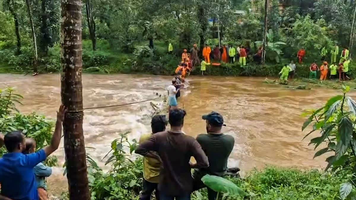 কেৰালাৰ কান্নুৰৰ কাঞ্জিৰাপ্পুঝা নদীত উটি যোৱা লোকক বিচাৰি উদ্ধাৰ অভিযান (PTI)
