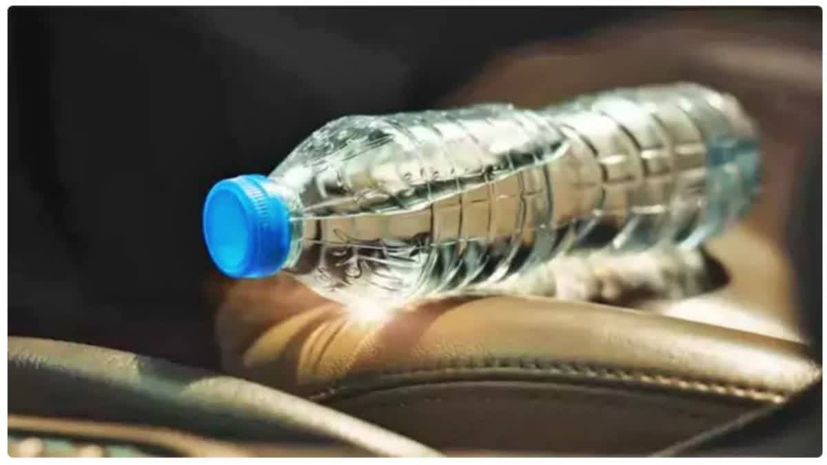 MRP তকৈ ৭ টকা বেছিকৈ লোৱাৰ মাচুল: পানীৰ বটল বেচি ৭ লাখ টকাৰ জৰিমনা ভৰিব লগীয়া হ’ল দোকানমানে