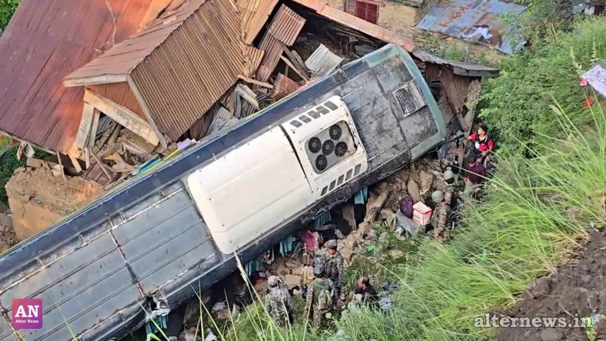 Bus Carrying Amarnath Pilgrims Plunges into Gorge in Ganderbal; 30 Injured