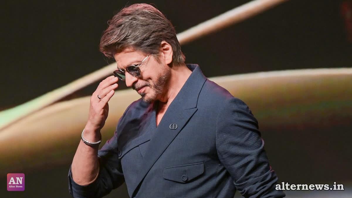 Two Snakes Found At Shah Rukh Khan's Mannat, One Escapes During Rescue (Photo: IANS)