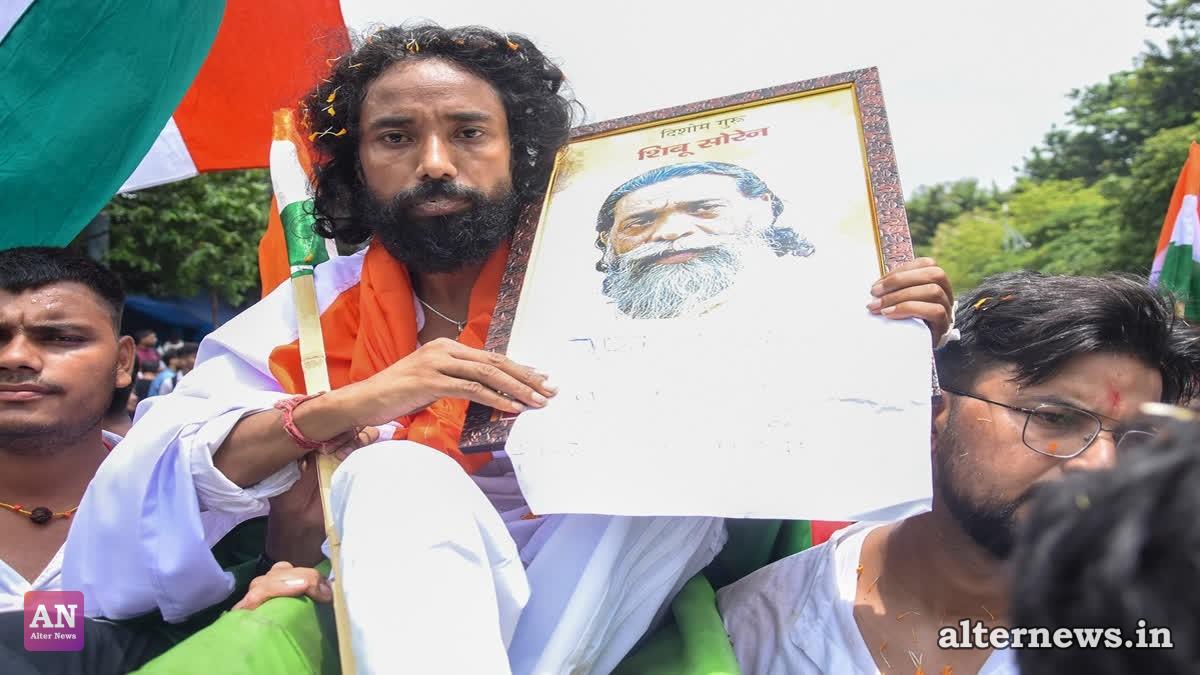 Student leader Devendra Nath Mahto joins the protest. (IANS)