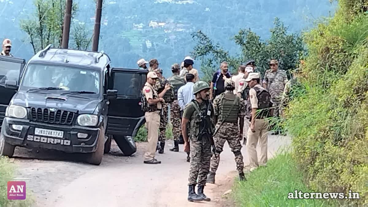 Police Open Fire as SUV Jumps Security Checkpoint in J&K's Ramban; Driver Detained