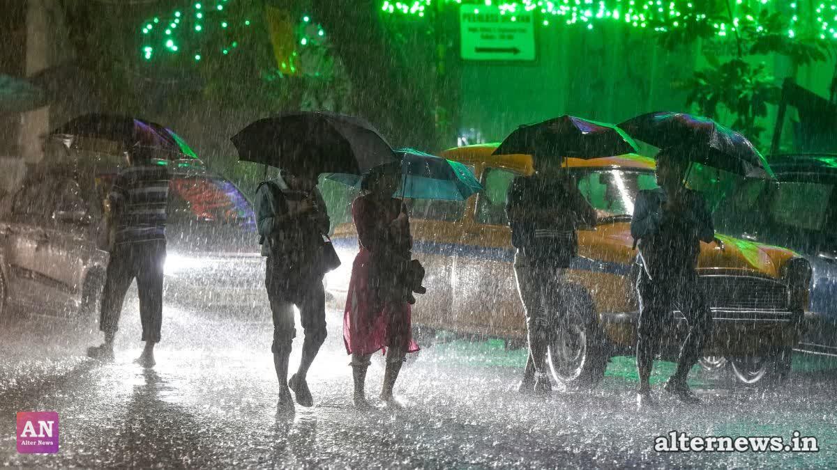 Commuters make their during a heavy spell of monsoon rain, in Kolkata, Monday (PTI)