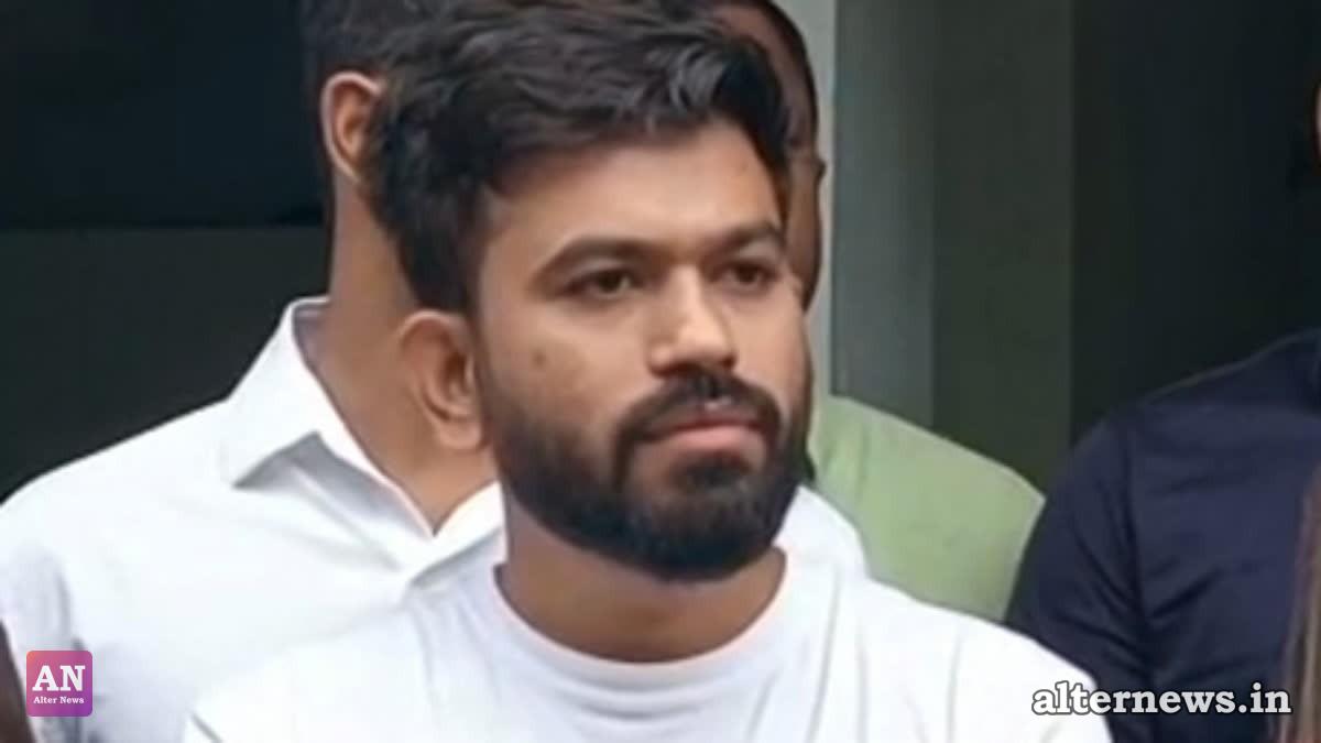'Don't Act Like Delhi Police': Abhijeet Dipke Demands Removal of Security Officer at His Home