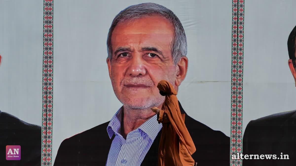 Iran’s President Holds Rare Meeting With Supreme Leader Mojtaba Khamenei Amid War Concerns