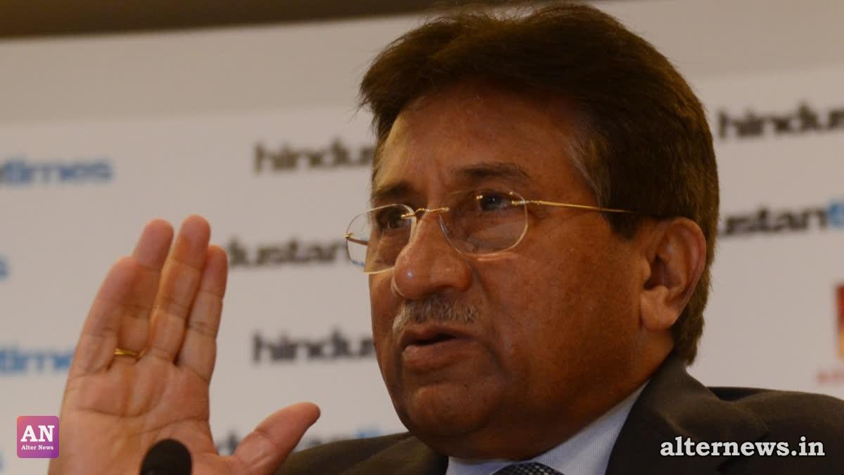 Former Pakistan President Pervez Musharraf talking to the media during a press conference in New Delhi on November 17, 2012. (IANS)