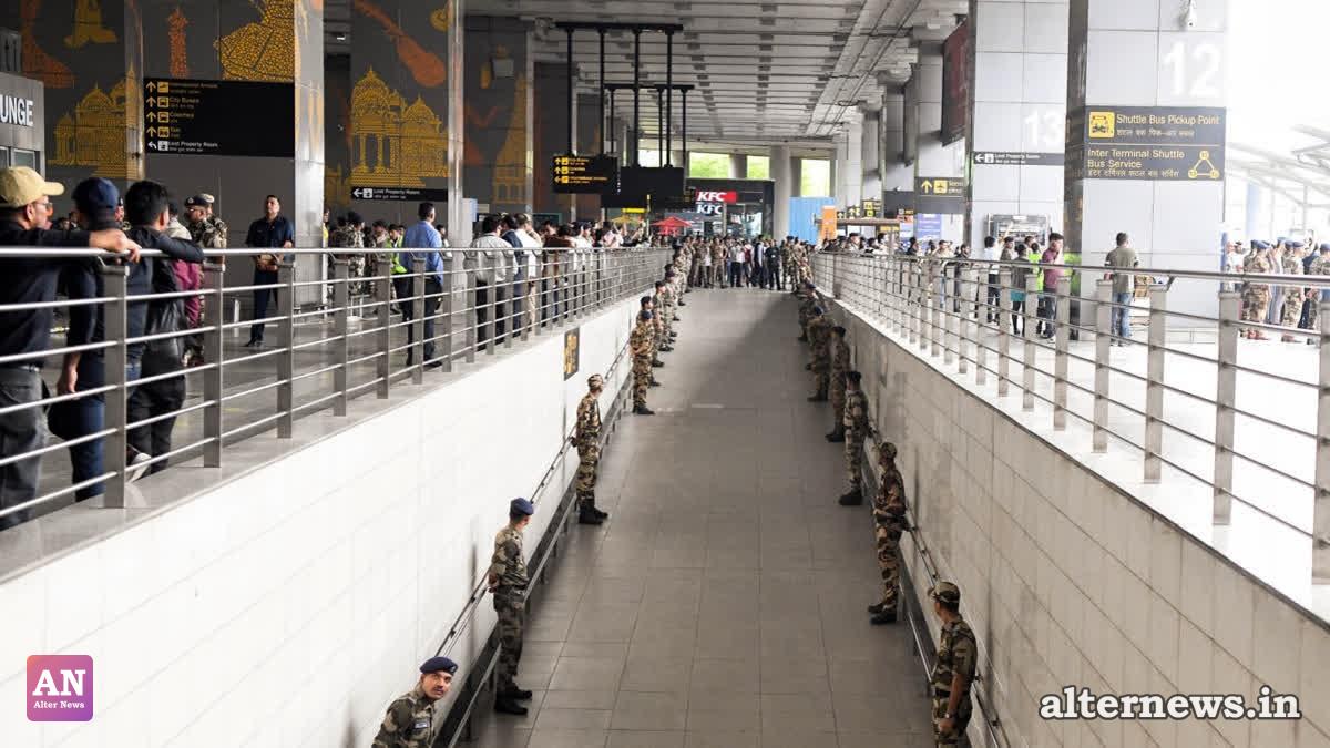 Afghan National Bound for Kabul Caught at Delhi IGI Airport With 11 Sandalwood Jars by CISF
