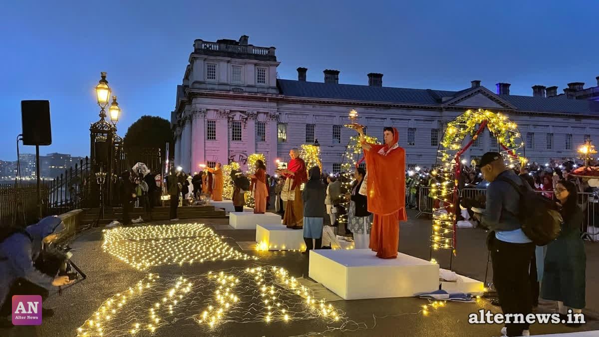 Historic First Ganga Aarti on River Thames: Thousands Gather in UK for Ceremony of Light