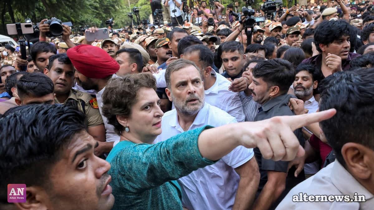 CEC Protest: 3 More FIRs Against Rahul, Priyanka Gandhi; Cases Include 'Assault On Police Personnel'
