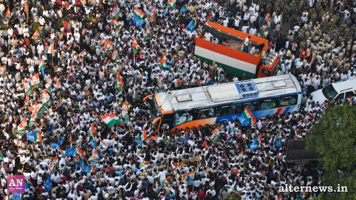Delhi Protest Live: CJP Activists Detained By Police After Breaching Barricades at Jantar Mantar