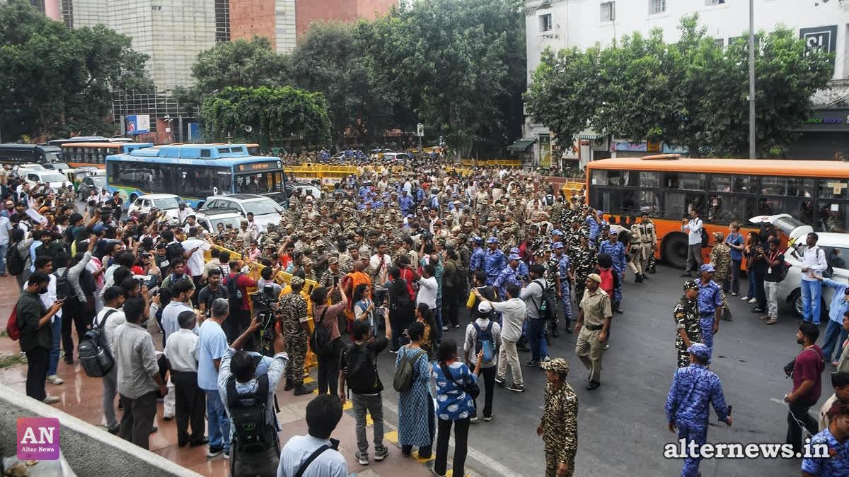 Delhi High Security & Metro Closures as INDIA Bloc Marches to Supreme Court Demanding CEC Resignation